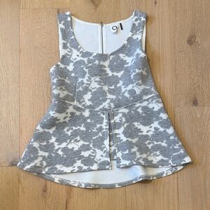Anthropologie Women’s Gray & White Floral Peplum Sleeveless Top size S
